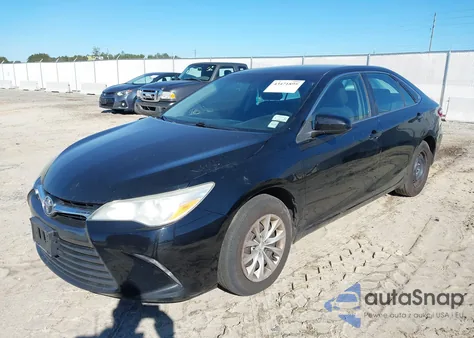 2015 Toyota Camry Le z USA, uszkodzony, nr VIN 4T4BF1FK0FR490321